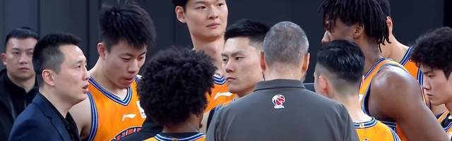 上海男篮3连胜升至第2，北京残阵差距大，白边16+14 洛夫顿被弃用